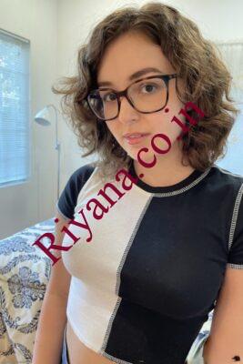 Call Girls In Aya Nagar 8826243211 Escort Service