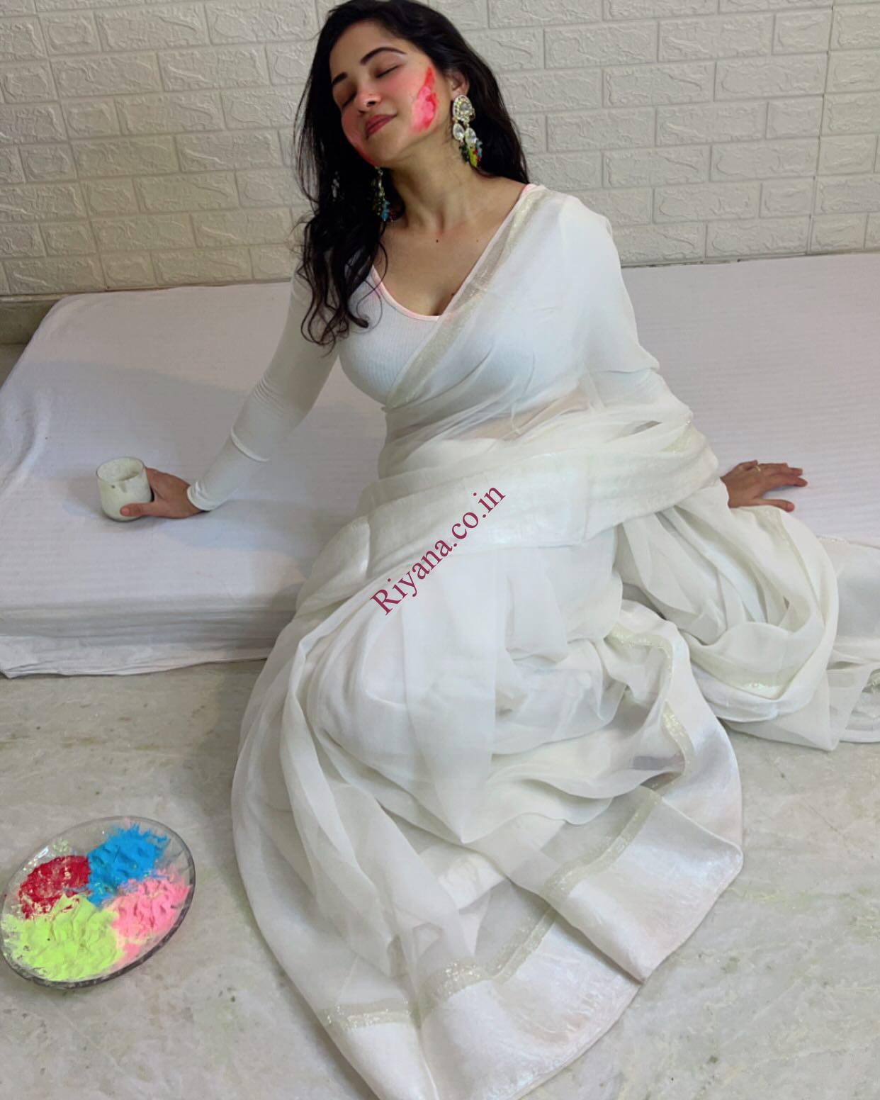 Call Girls In Dwarka Sector 10 Metro 9953350570